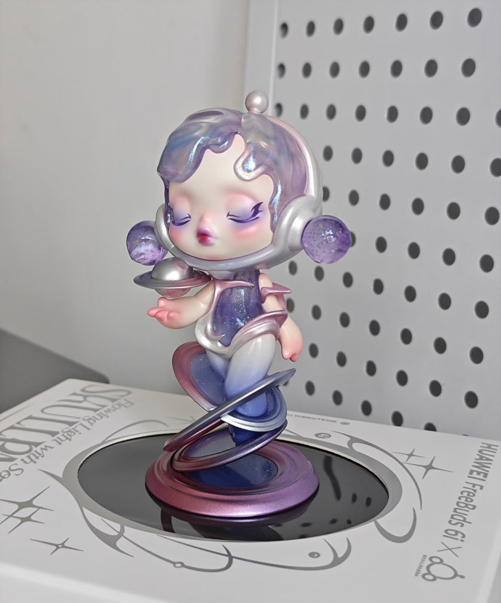POP MART SKULLPANDA × HUAWEI "Flowing Light With Sound" Figure – Limited Edition